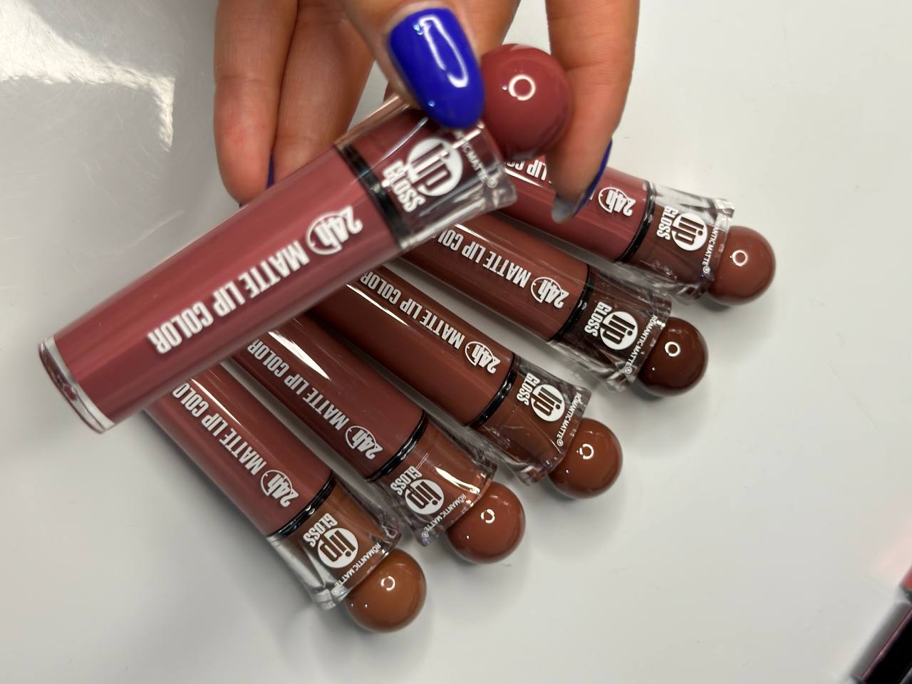 رژ لب رومانتیک مات مایع براش دار